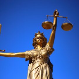 Il Tribunale di Firenze conferma l’illegittimità dell’anatocismo e della commissione di massimo scoperto non essendo stato esplicitato nel contratto il criterio di calcolo. La banca convenuta è stata quindi condannata a restituire al correntista €.14.917,79, oltre interessi al tasso legale dalla data della domanda.